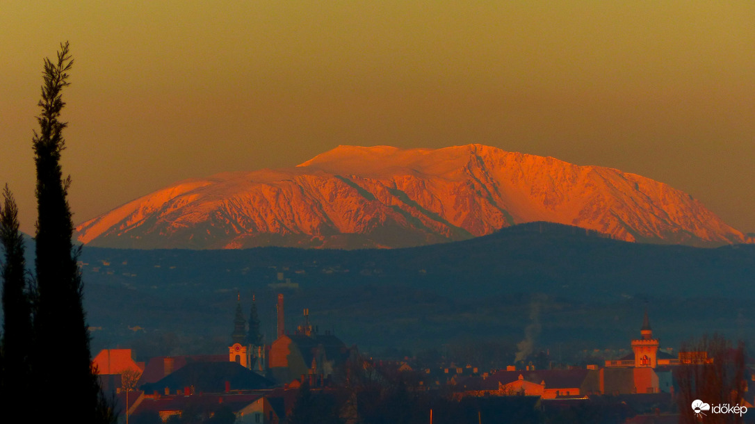 Rőt hajnalon