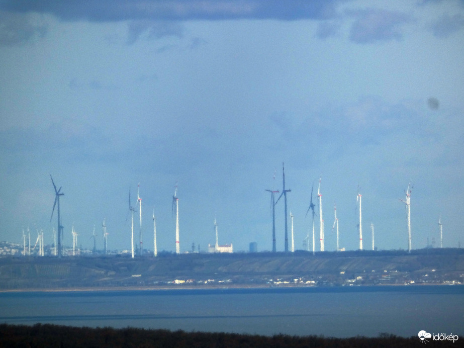 Karácsonyra, még a pozsonyi vár is bejött Sopronba -  előtérben a Fertő-tó