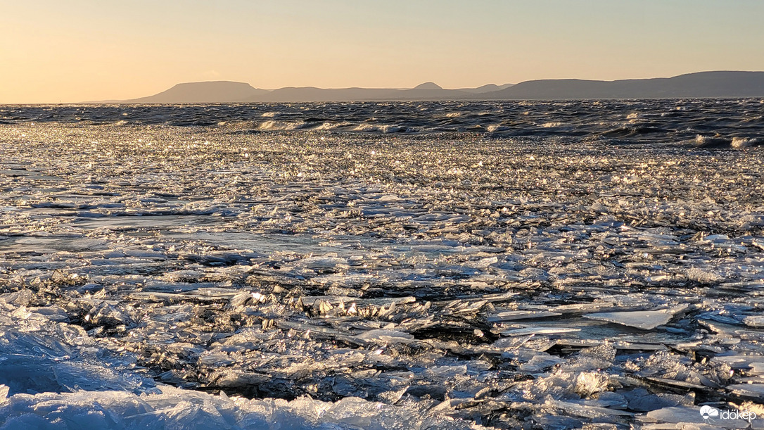 Hullám party és jégrevü...