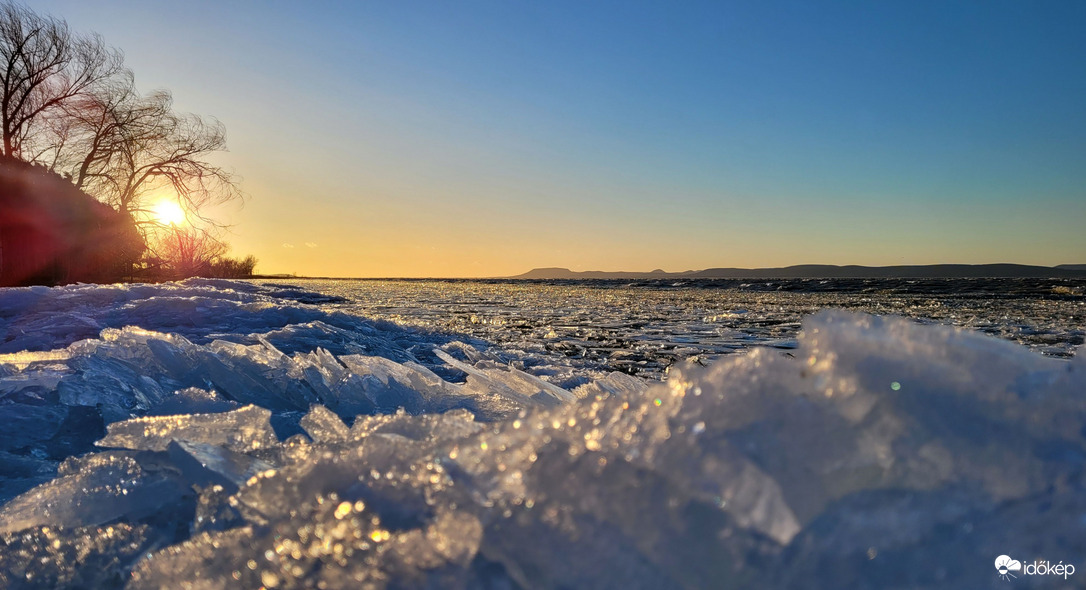 Széles (és szeles) a Balaton víze