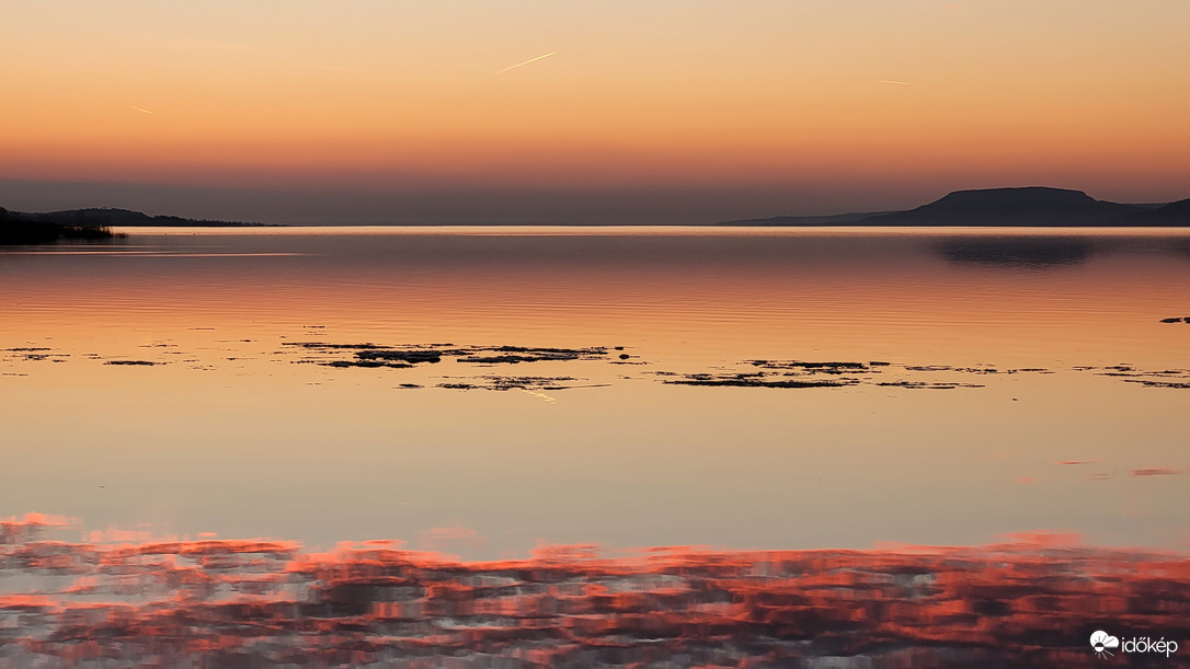 Felhős a̶z̶ ̶é̶g̶, a víz.