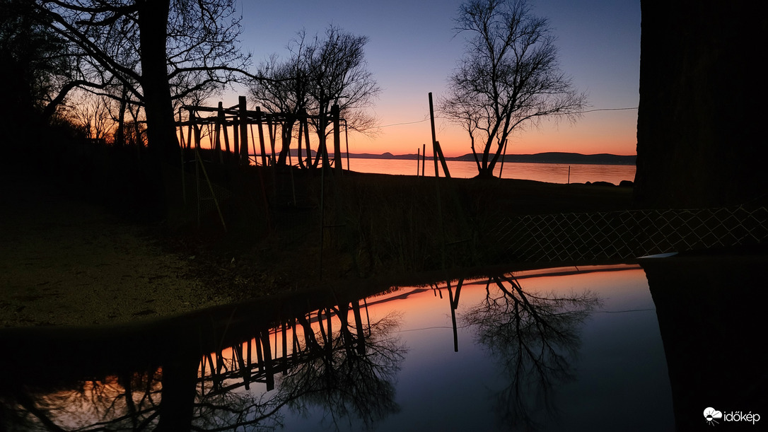 Hogy tetszik az új motorház festményem?