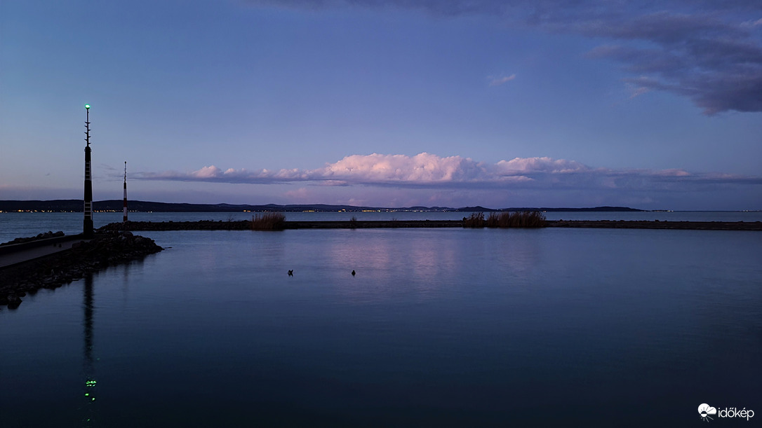 Északi oldal naplementekor