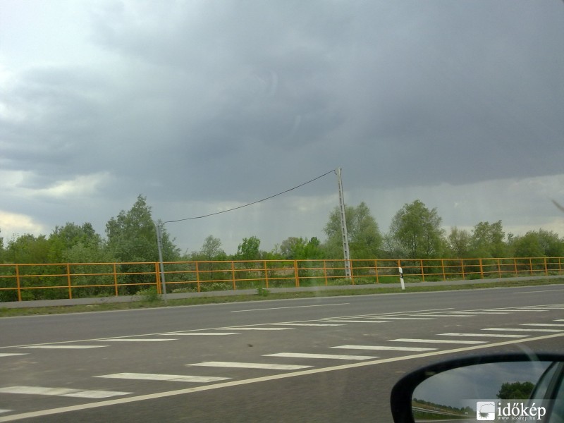 2011.04.29. 15 órási zivatar felé haladva