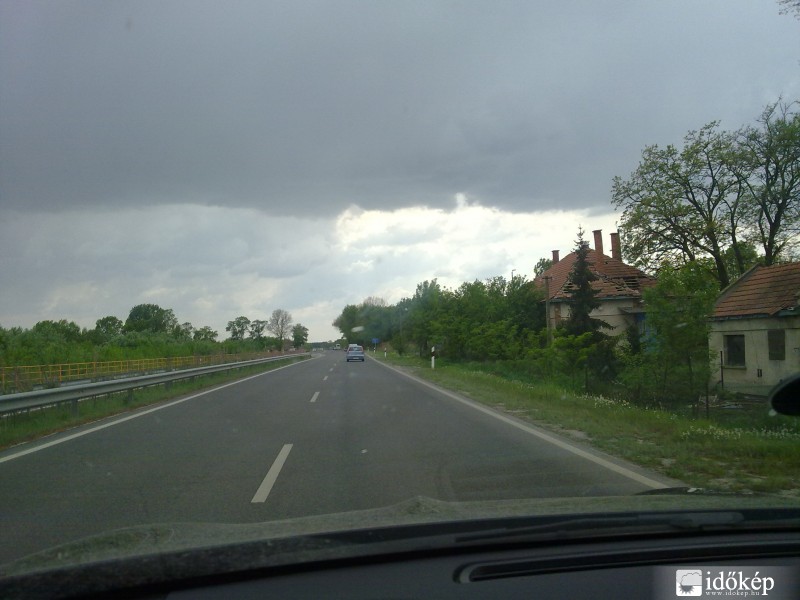 2011.04.29. 15 órási zivatar felé haladva 02