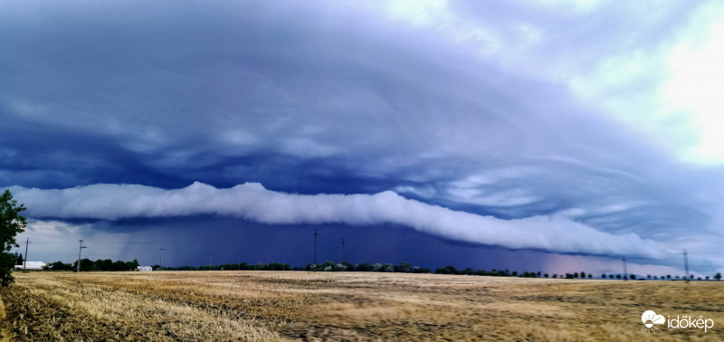 Peremfelhő Mezőkövesden