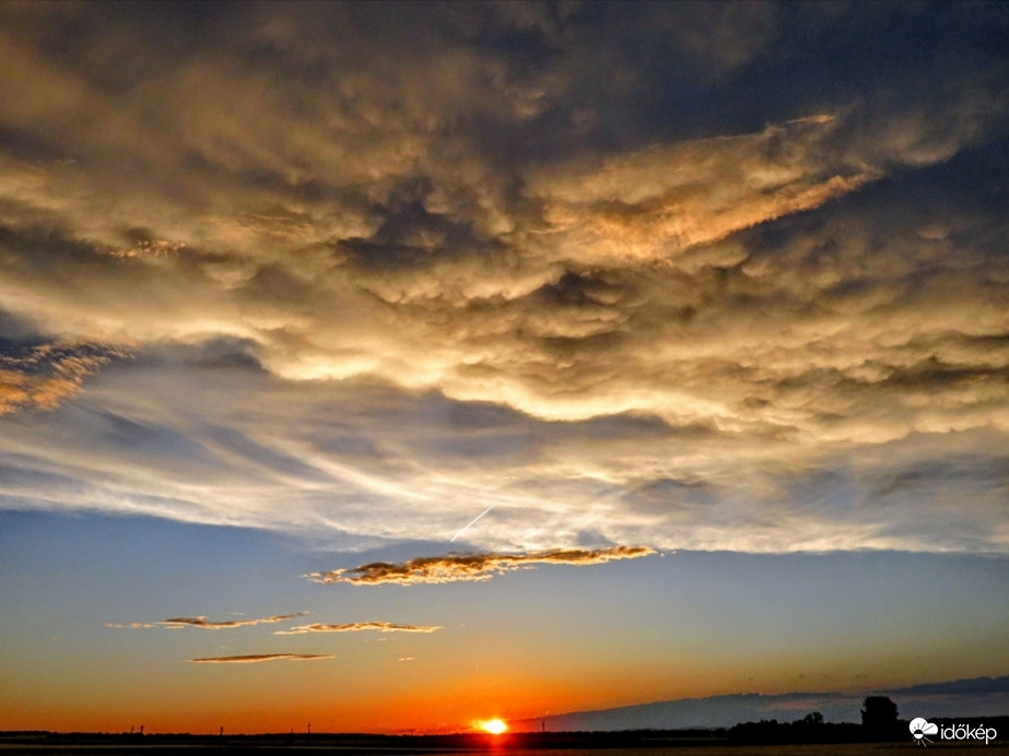 Mammatus alkonyatkor