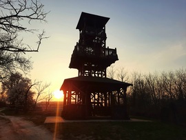 Tavaszi virágzó naplemente Villányból 