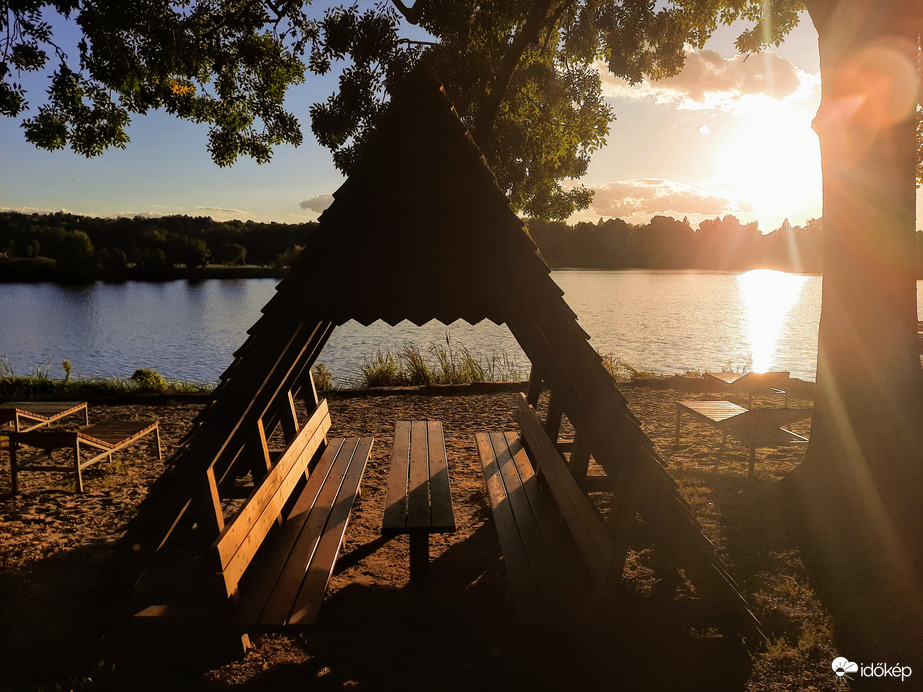 Hangulatos őszi naplemente Pécsről 