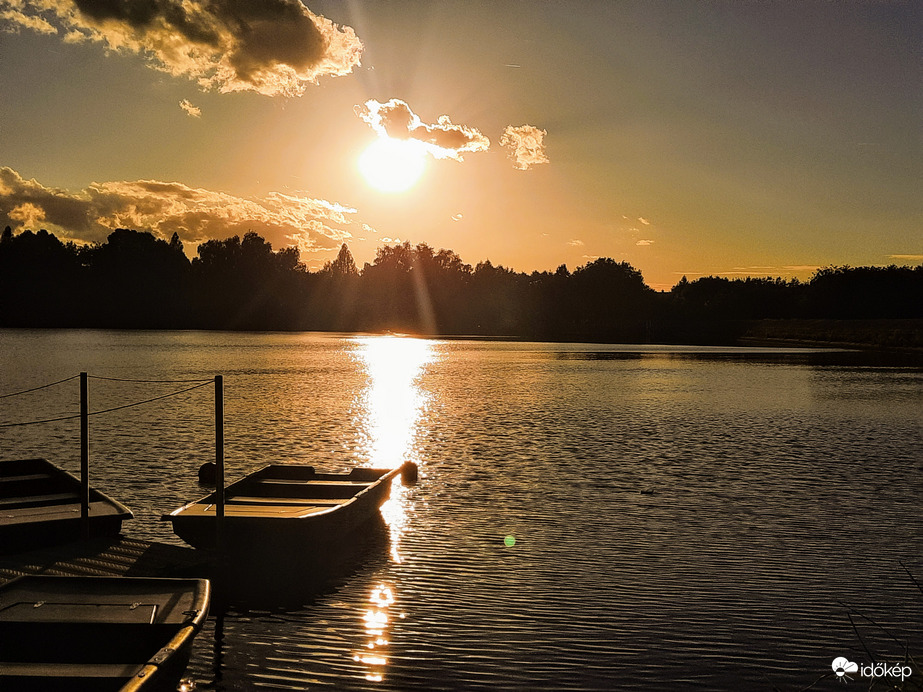 Hangulatos őszi naplemente Pécsről 