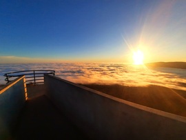 Ködpaplanos naplemente a Mecsekről 