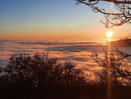 Ködpaplanos naplemente a Mecsekről 