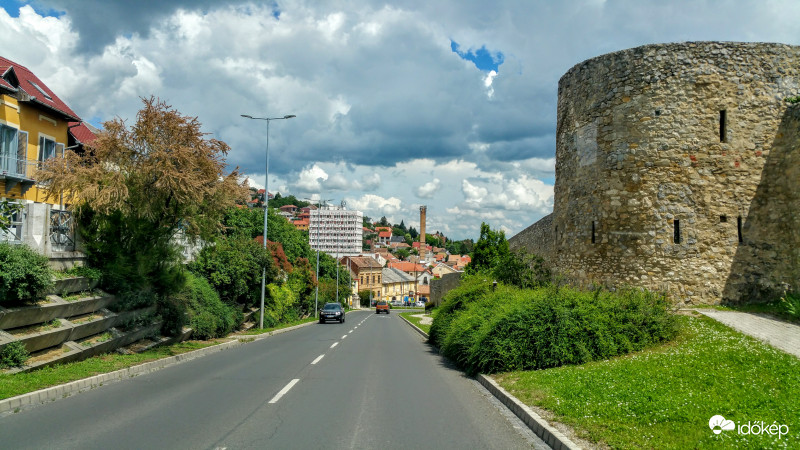 Felszakadozó felhőzet Pécsett