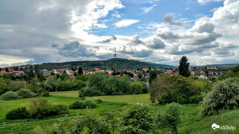 Felszakadozó felhőzet