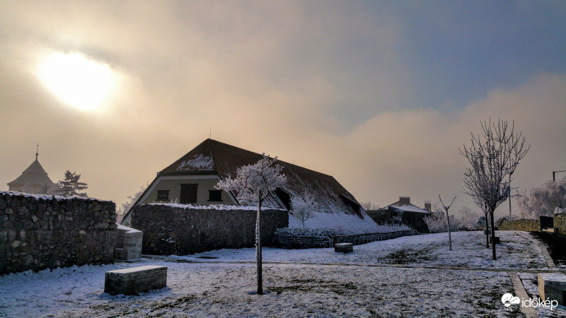Köd és a Nap Pécsett