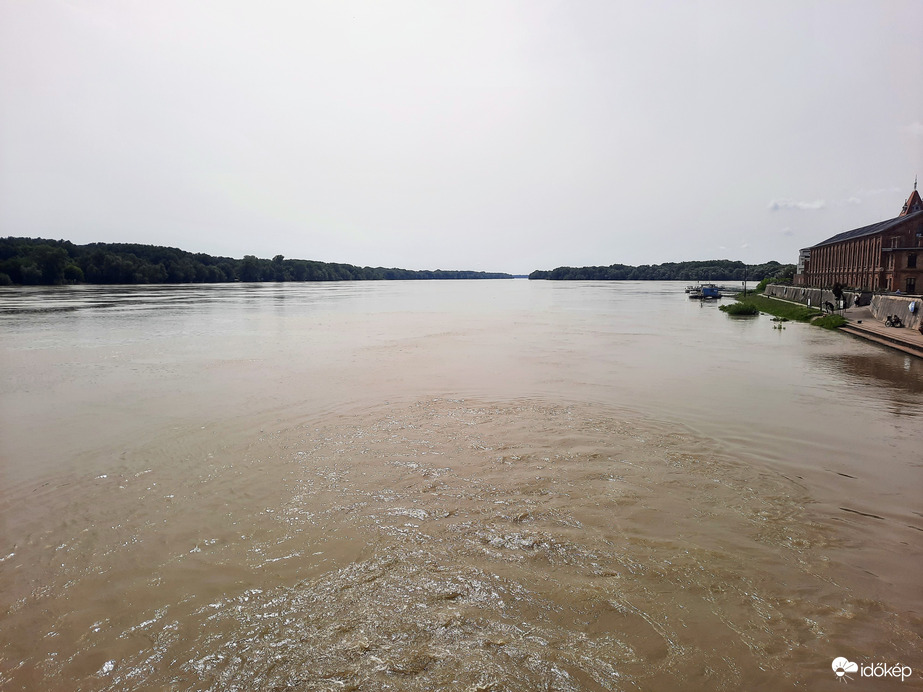 Dunai árhullám Mohácsnál