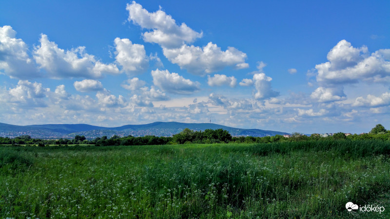 Gomolyfelhős Mecsek