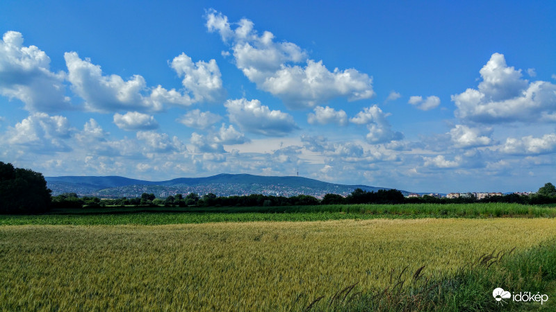 Gomolyfelhős Mecsek