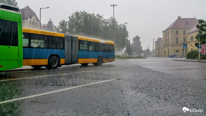 Felhőszakadás Pécsett